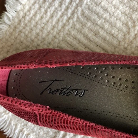 WOMEN'S TROTTERS JENN MINI DOTS FLATS 9N narrow (new in box) - Picture 6 of 11